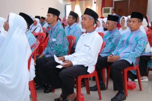 Sebanyak 194 CHJ yang dilepas Bupati untuk diberangkatkan ke Tanah Suci Mekkah .