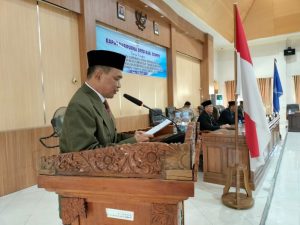M. Amin, S.Sos, M.Si Sekwan DPRD Dompu membacakan berita acara Rapat LHP LKPJ tahun 2022.