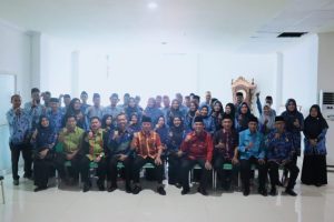 Usai pelantikan, Wakil Bupati, Asisten Umum Setda dan Pimpinan OPD foto bersama dengan 55 orang pejabat fungsional dan pengawas.