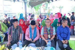 Sekda mewakili Bupati Dompu untuk mendampingi Ketua Panitia Lomba Desa yang melakukan penilaian di Desa Kareke.