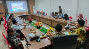 Suasana FGD Satu Data yang berlangsung di ruang rapat Bupati Dompu.