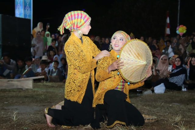 Penampilan Tarian Daerah diacara penutupan Dompu Expo 2024.