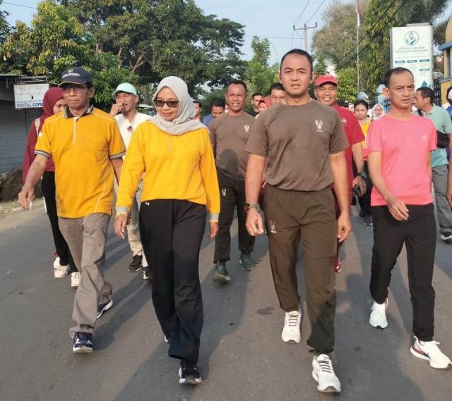 Penjabat Bupati Dompu, didampingi Dandim 1614 Dompu, Kejari Dompu, perwakilan Forkopimda, para Asisten, Pimpinan OPD, Kepala Dinas dan seluruh staf pegawai Dinas Kesehatan, Insan Kesehatan, Organisasi Profesi Kesehatan serta elemen masyarakat Dompu saat melaksanakan jalan Sehat memperingati HKN ke-60 Tahun 2024. Penjabat Bupati Dompu, didampingi Dandim 1614 Dompu, Kejari Dompu, perwakilan Forkopimda, para Asisten, Pimpinan OPD, Kepala Dinas dan seluruh staf pegawai Dinas Kesehatan, Insan Kesehatan, Organisasi Profesi Kesehatan serta elemen masyarakat Dompu saat melaksanakan jalan Sehat memperingati HKN ke-60 Tahun 2024.