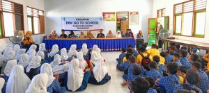 Kegiatan TP-PKK Dompu di beberapa sekolah.